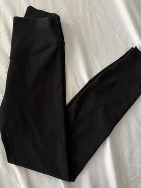 Lululemon Wunder Train High Rise 25"
Leggings Black Size 2 Pockets